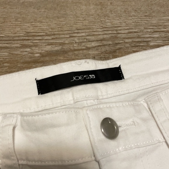 Joe’s White Capri Jeans - Picture 4 of 4